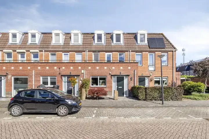 Tussenwoning te koop: Hendrik Schoonbroodstraat 4, Kapelpolder Maassluis