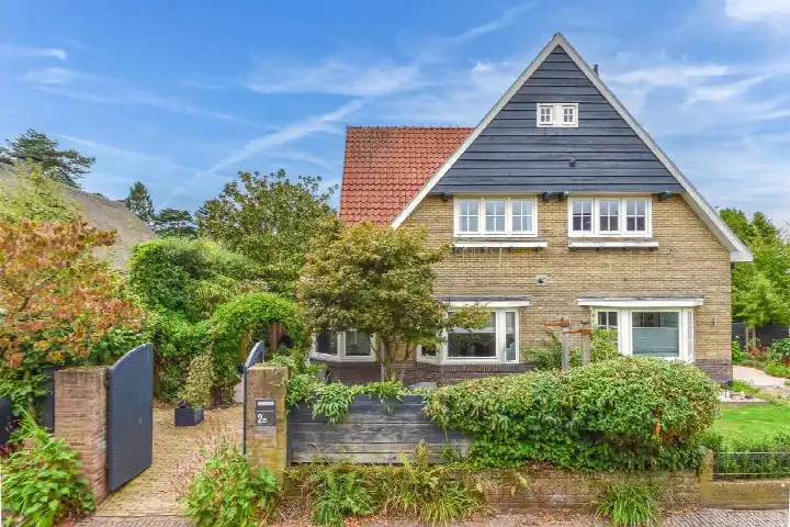 Hoekwoning te koop: Hendrik Valkenburglaantje 2B, Oostereng Laren