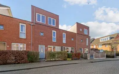 Tussenwoning te koop: Hendrik IJzerbrootlaan 34, Stripheldenbuurt Midden- oost Almere