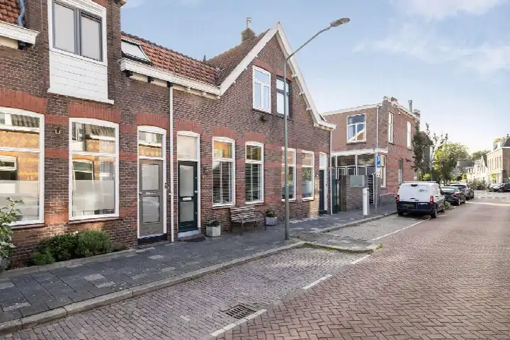 Terraced house for sale: Hendrikstraat 48, Emmastraat en omgeving Dordrecht
