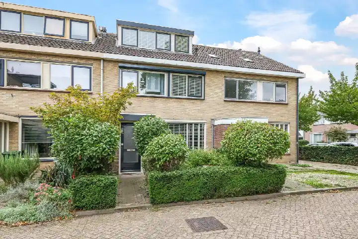 Terraced house for sale: Henri Dunantplantsoen 8, Blokland Zetten