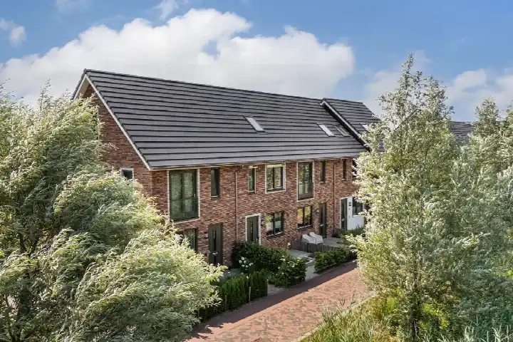 Tussenwoning te koop: Henrick Lamkade 48, Veenderij Veenendaal