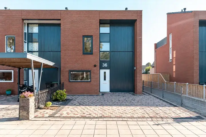 Hoekwoning te koop: Henry Moorestraat 36, Tussen de Vaarten Z.- Midden oost Almere
