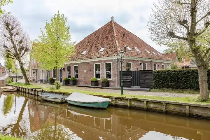 Hoekwoning te koop: Herengracht 3, Monnickendam Monnickendam