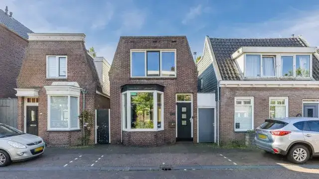 Vrijstaande woning te koop: Herengracht 35, Oud West Zaandam