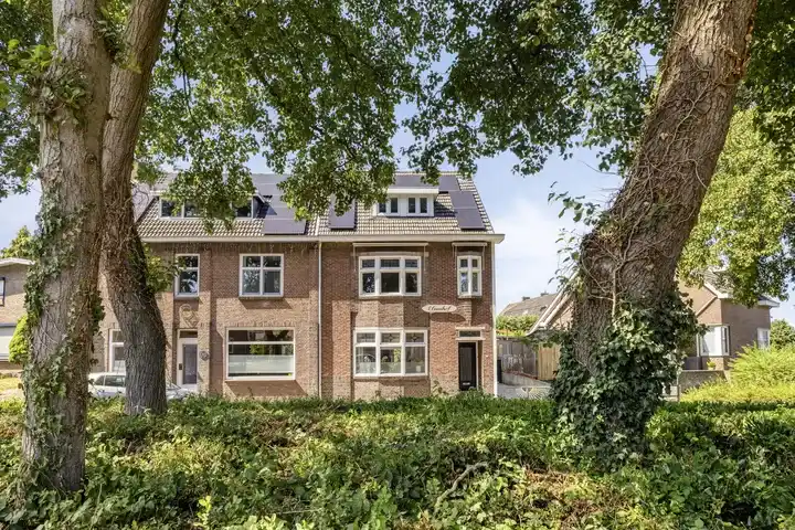 Twee-onder-één-kap te koop: Hereweg 70, Oud Nieuwenhagen Landgraaf
