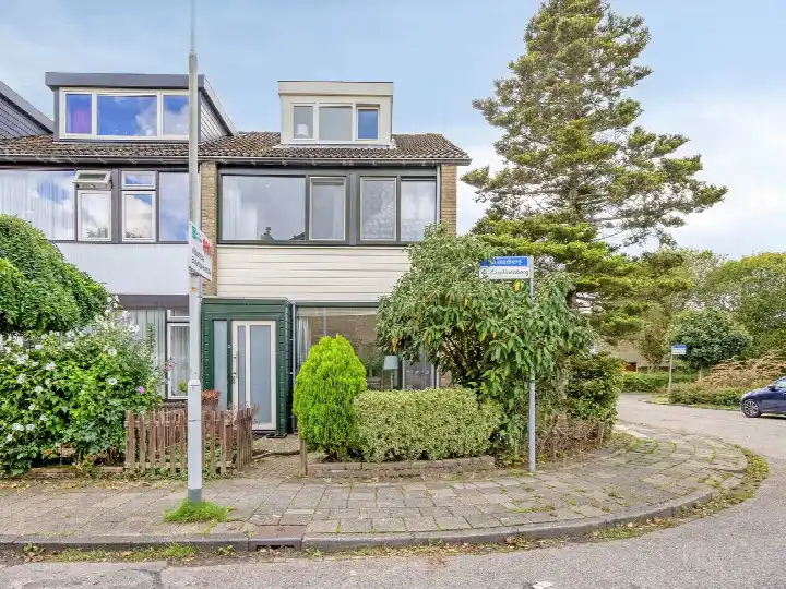 Corner house for sale: Herikerberg 1, Bergenbuurt-Zuid Zoetermeer