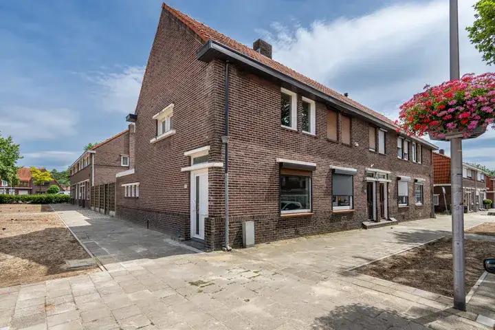 Hoekwoning te koop: Hertstraat 11, Heksenberg Heerlen