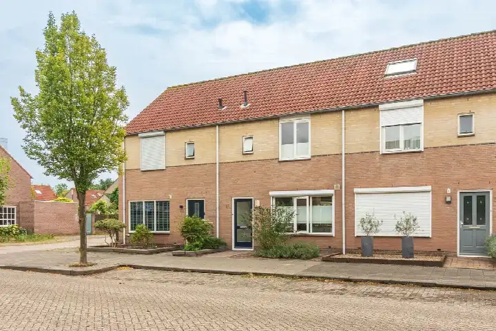 Terraced house for sale: Heusdenlaan 24, Heerevelden Oost Tilburg