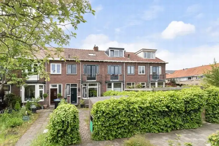Tussenwoning te koop: Heysterbachstraat 81, Heysterbachstraat en omgeving Dordrecht