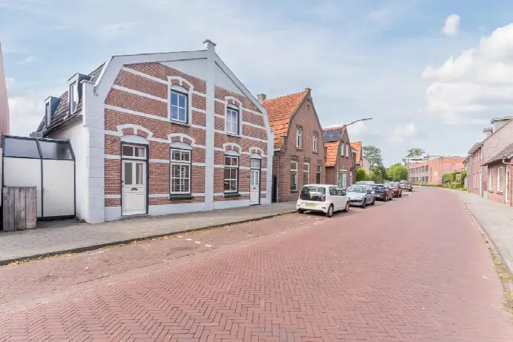 Twee-onder-één-kap te koop: Hezelaarstraat 8, Veghel Centrum Veghel