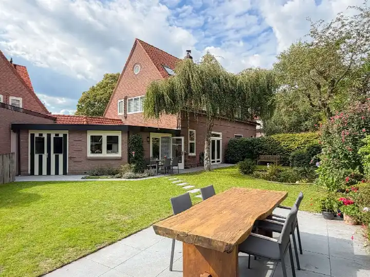 Tussenwoning te koop: Hildegondestraat 23, Waltherlaan Bussum