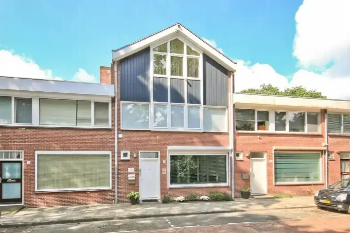 Tussenwoning te koop: Hilverbeekstraat 11, Markengouw-Zuid Amsterdam