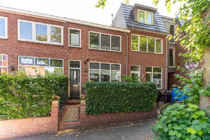 Tussenwoning te koop: Hilvertsweg 13, Bloemenkwartier Noord Hilversum