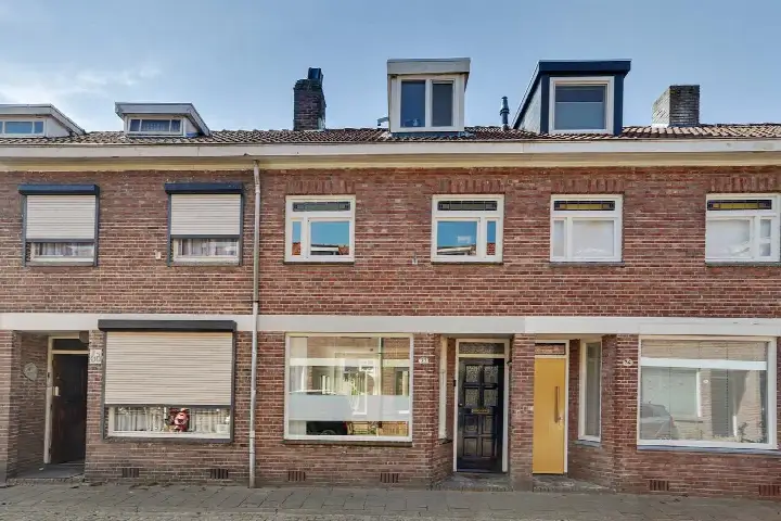 Tussenwoning te koop: Hobbemastraat 32, Schildersbuurt Zuid Tilburg