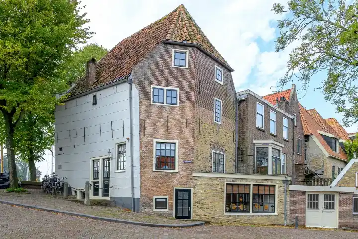 Terraced house for sale: Hoedemakerssteeg 5, Medemblik Oude Stad Medemblik