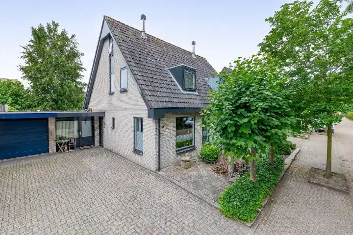 Terraced house for sale: Hoefsteeg 20, De Hoef Waalwijk
