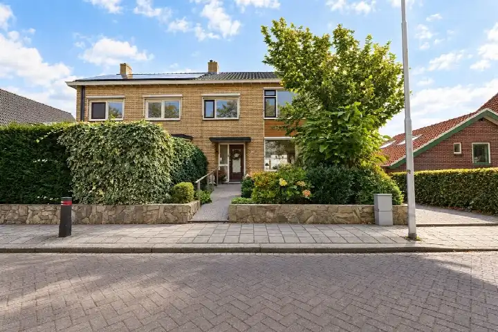 Semi-detached for sale: Hoefweg 107, Zeeheldenbuurt Bleiswijk