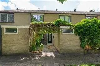 Terraced house for sale: Hoekerstraat 18, Peldersveld West Zaandam
