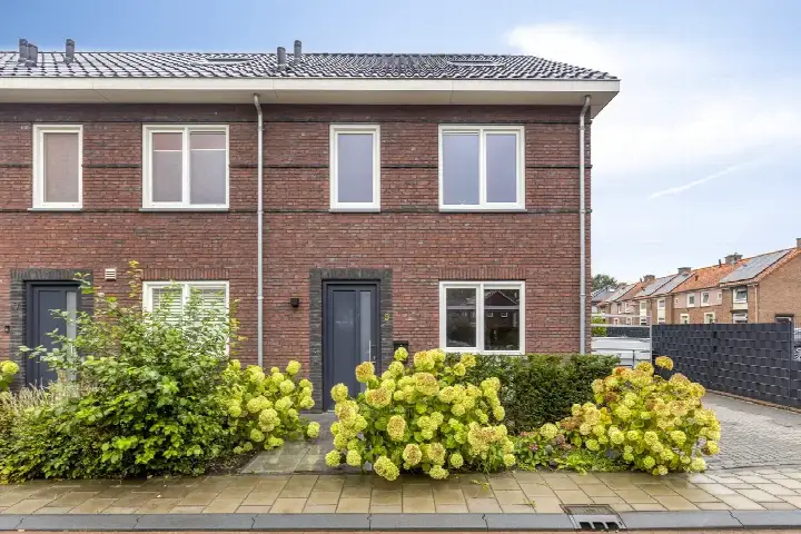 Twee-onder-één-kap te koop: Hof van Braamt 9, Braamt Braamt