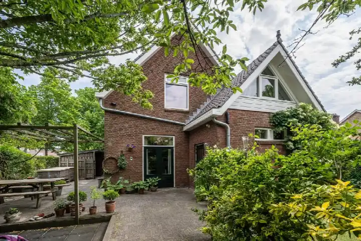 Vrijstaande woning te koop: Hoflaan 40, Middelharnis centrum Middelharnis