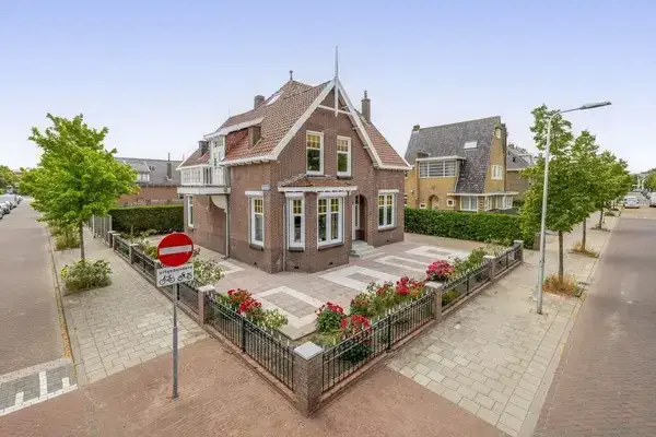 Vrijstaande woning te koop: Hoflaan 47, Middelharnis centrum Middelharnis