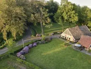 Twee-onder-één-kap te koop: hofmanweg 2, Buurtschap Lonneker-West Enschede