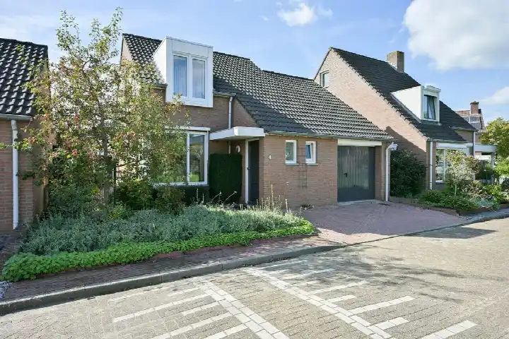 Detached house for sale: Hofstraat 4, Hondsbroek Born