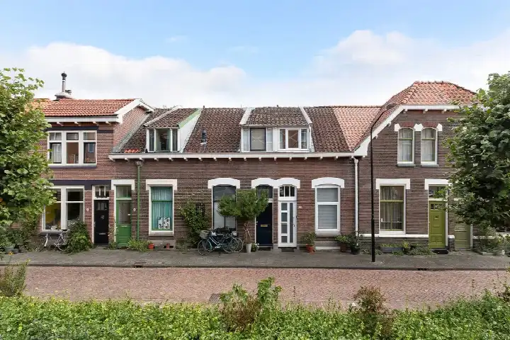 Terraced house for sale: Hoge Bakstraat 10, Rozenhof en omgeving Dordrecht