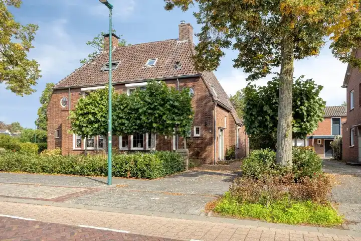 Twee-onder-één-kap te koop: Hoge Ham 171, Centrum Dongen