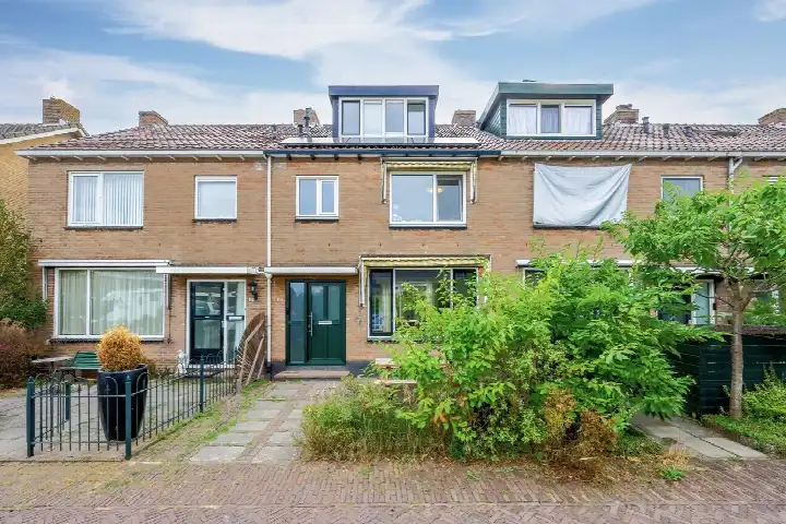 Twee-onder-één-kap te koop: Hondemanstraat 10, Boerejonkerbuurt Zaandam