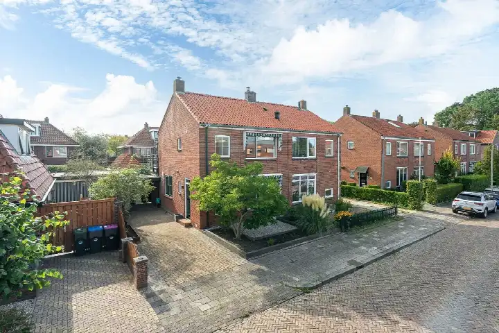 Twee-onder-één-kap te koop: Hondiusstraat 5, Jan van Scorelbuurt Leeuwarden