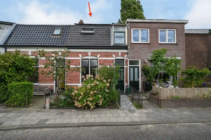 Terraced house for sale: Honingstraat 34, Langgewenstbuurt Hilversum