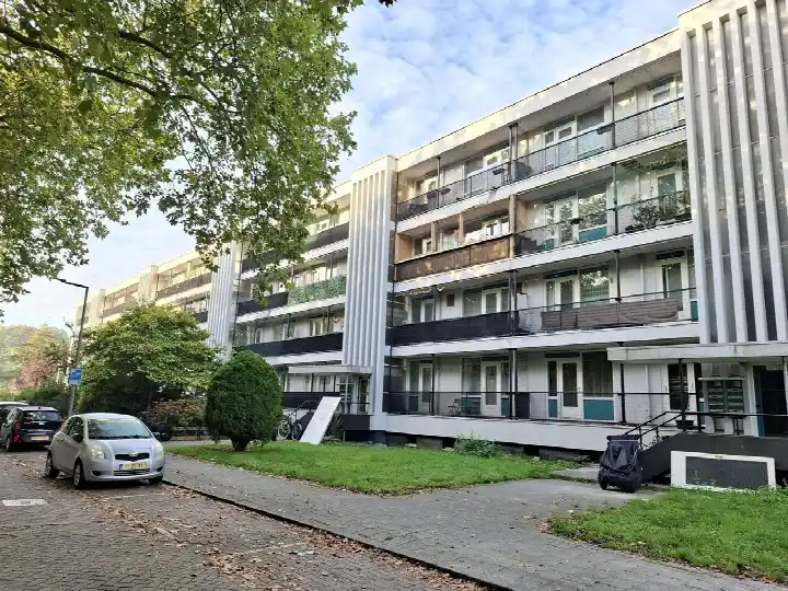 Apartment for sale: Hontenissestraat 107, Pendrecht Rotterdam