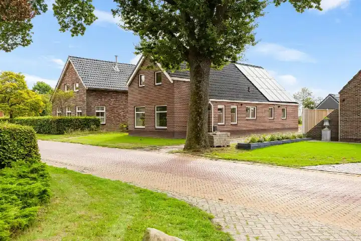 Detached house for sale: Hoofdstraat 10, Buinen Buinen
