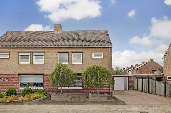 Tussenwoning te koop: Hoofdstraat 12, Oirlo Oirlo