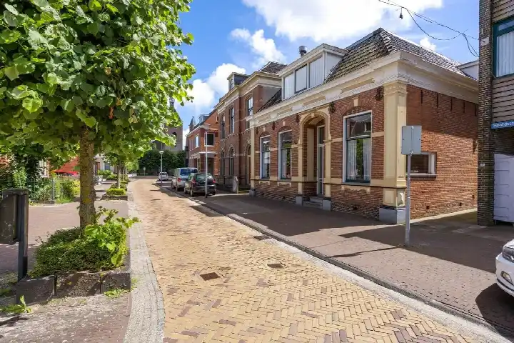 Vrijstaande woning te koop: Hoofdstraat-West 15, Uithuizen Centrum Uithuizen
