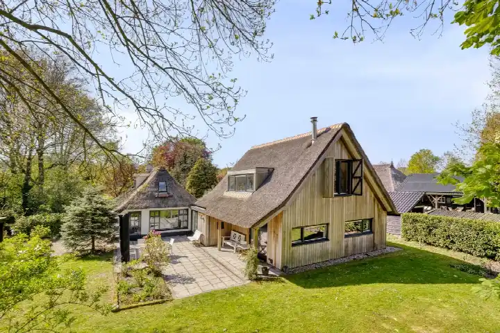 Vrijstaande woning te koop: Hoofdweg 19, Elsloo Elsloo