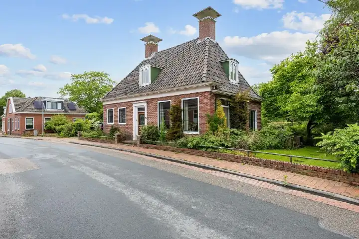 Vrijstaande woning te koop: Hoofdweg 54, Holwierde Holwierde