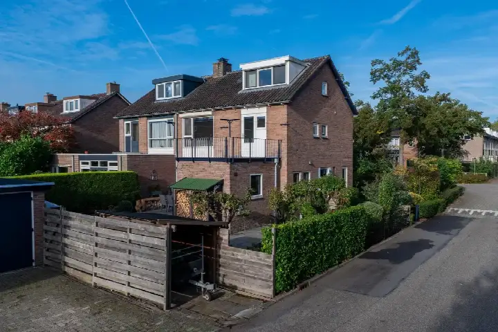 Corner house for sale: Hoofdweg 65, Proostdijland Mijdrecht