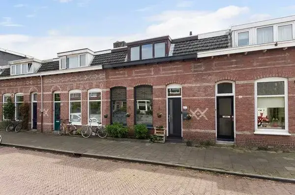 Terraced house for sale: Hooftstraat 24, Jacob Catsstraat en omgeving Dordrecht