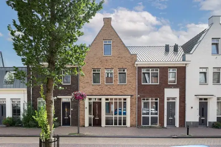 Tussenwoning te koop: Hooftstraat 26, Lijsterlaan Alphen Aan Den Rijn