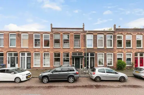 Terraced house for sale: Hooftstraat 42, Jacob Catsstraat en omgeving Dordrecht