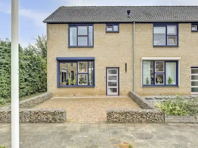 Corner house for sale: Hoogaarsstraat 33, Tholen Tholen