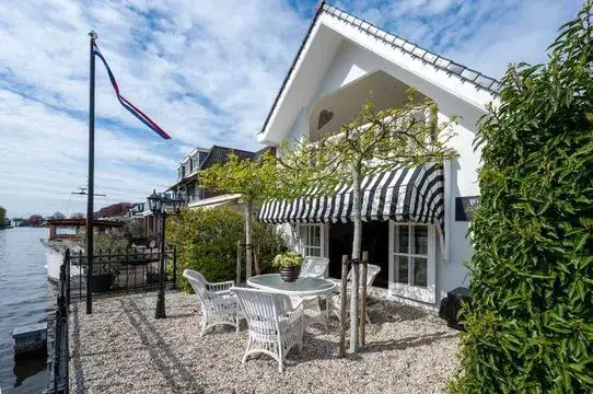 Terraced house for sale: Hoogewaard 48, Koudekerk aan den Rijn-Zuid Koudekerk Aan Den Rijn