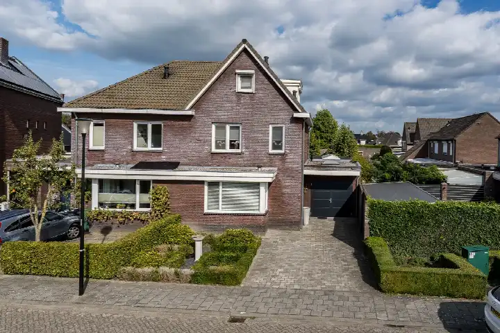 Corner house for sale: hooghuijs 2, Nederweert Nederweert