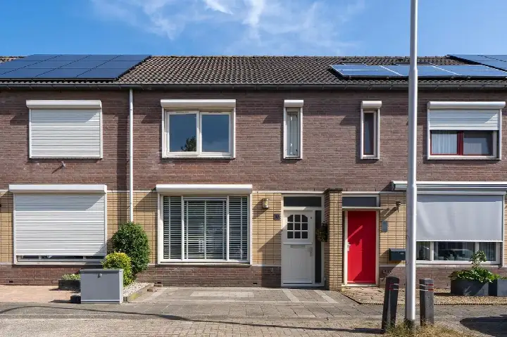 Tussenwoning te koop: Hoogkarspelstraat 10, Heerevelden Oost Tilburg