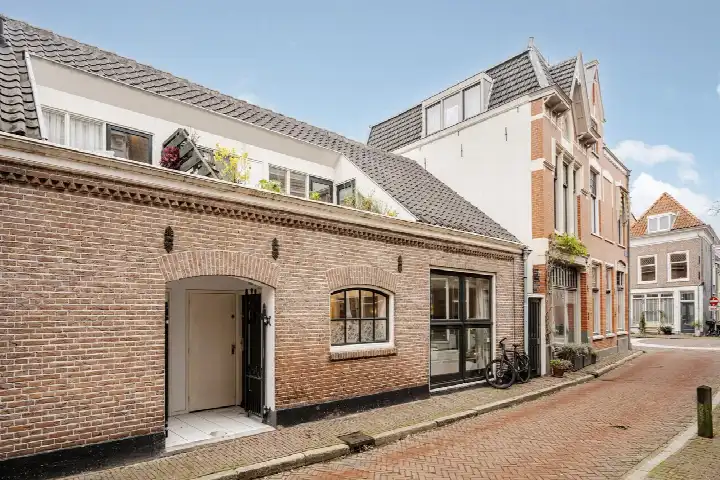 Hoekwoning te koop: Hoogstraat 1C, Burgwal Haarlem