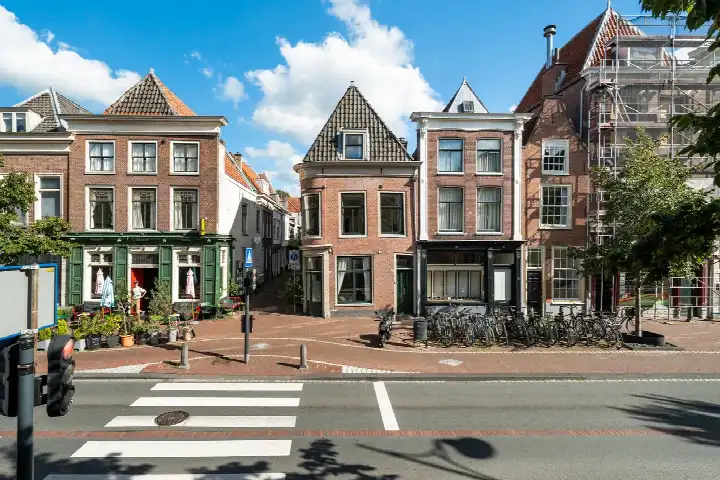 Terraced house for sale: Hooigracht 47, Pancras-Oost Leiden