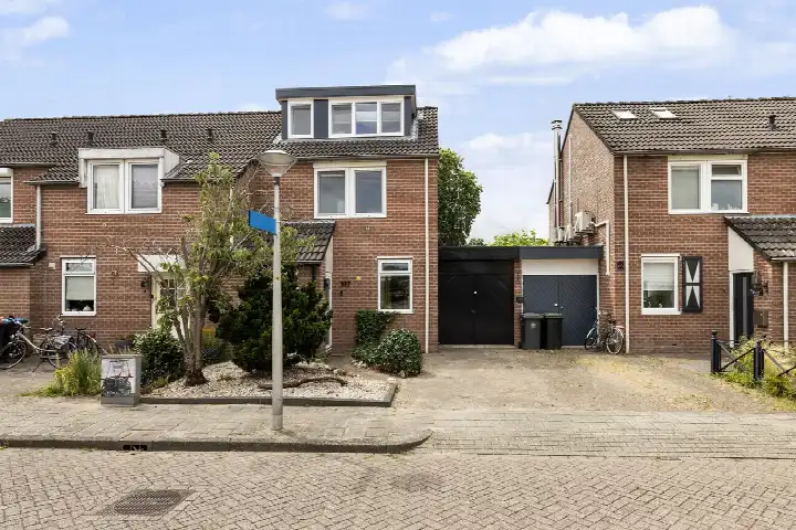 Tussenwoning te koop: Hooiraamhoek 107, Helmerhoek-Noord Enschede